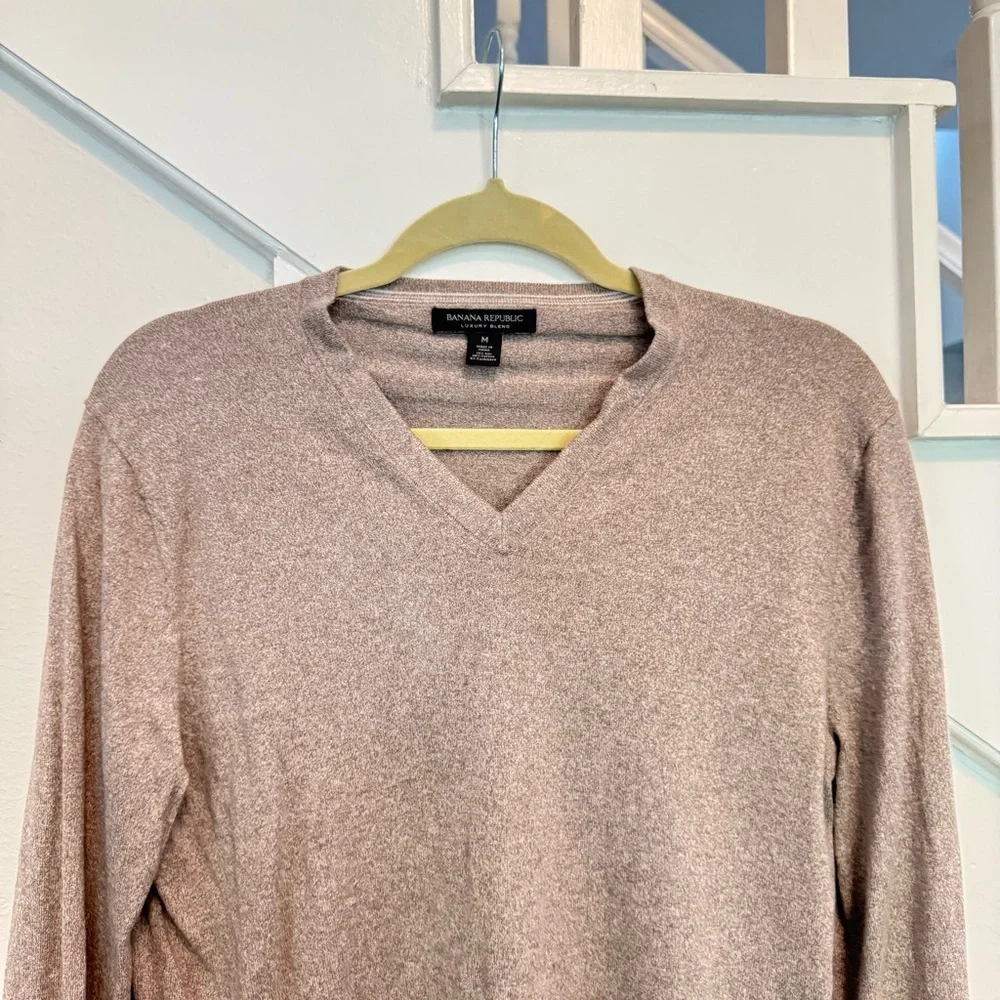 Banana Republic V-Neck Sweater Tan Long Sleeves size M
